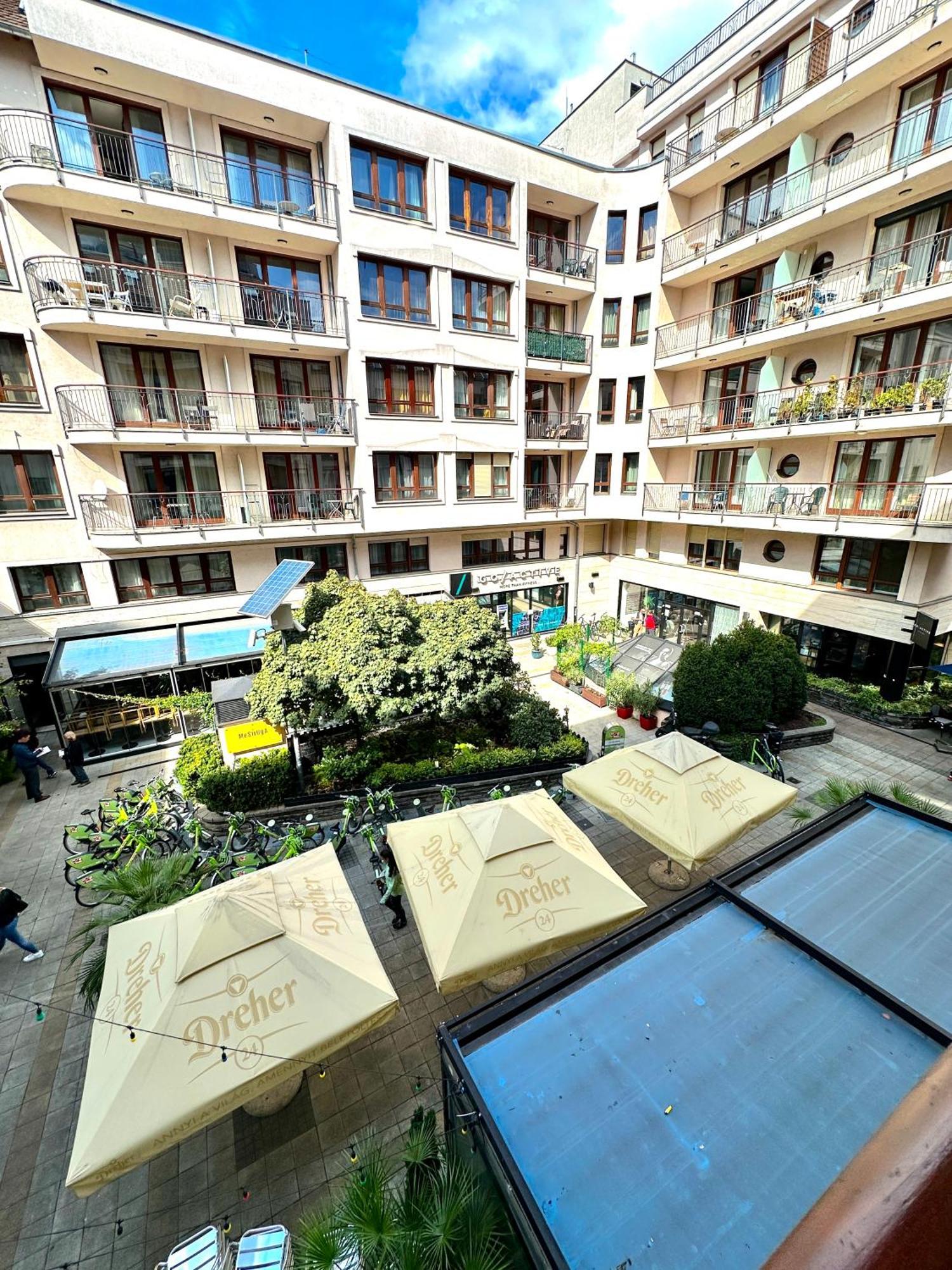 Center With Balcony Apartment *