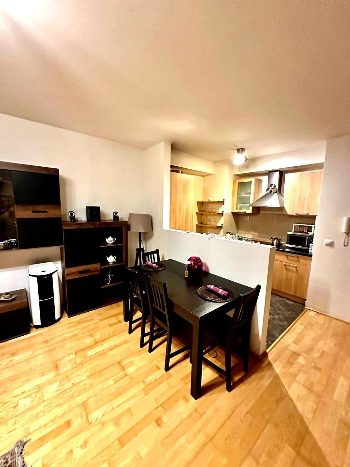 Center With Balcony *