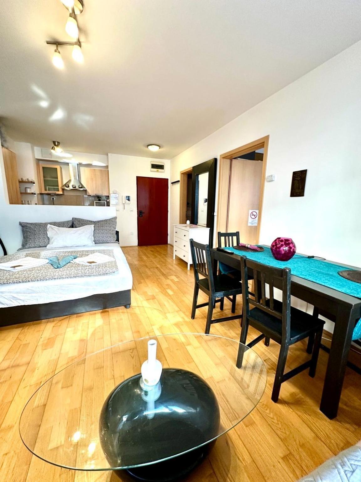 Center With Balcony Apartment Budapest