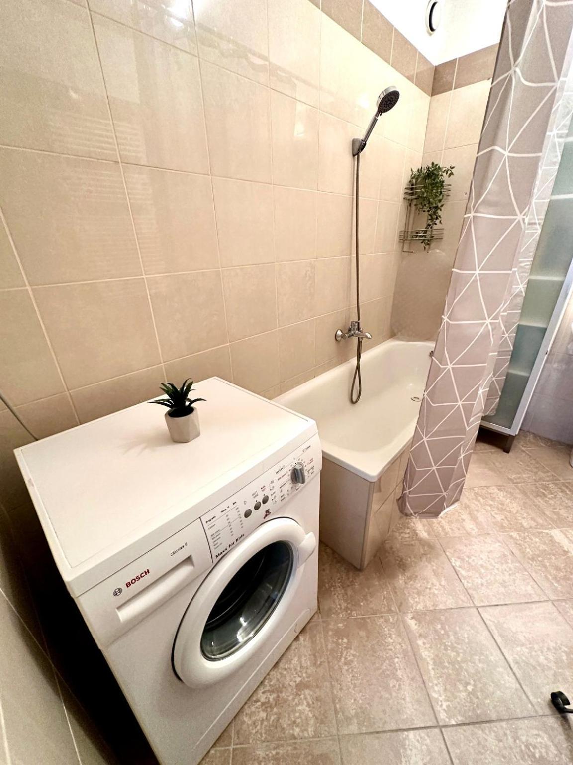 Apartment Center With Balcony Budapest
